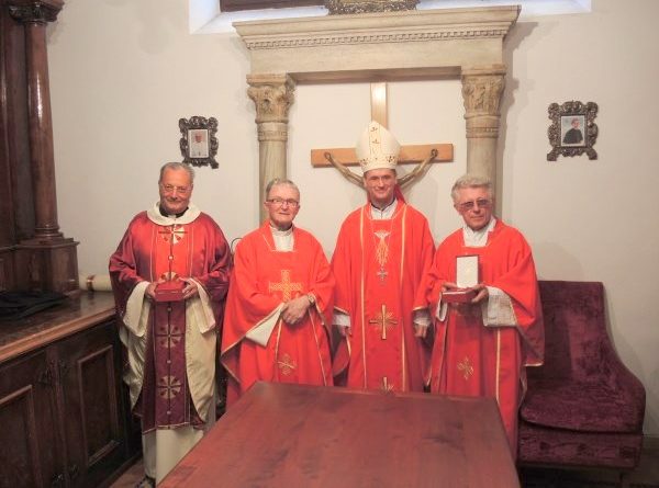 Biskup Kutleša sa kanonicima pulskog Katedralnog kaptola sv. Tome