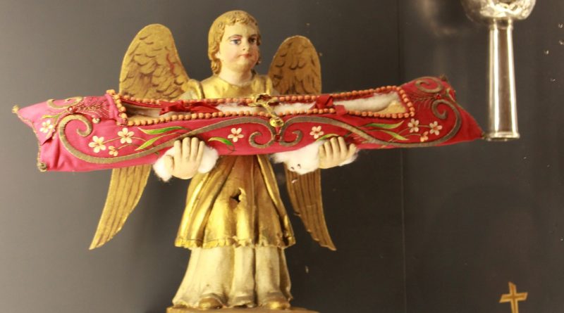 Relikvija sv. Liberata u originalnom povijesnom platnenom relikvijaru
