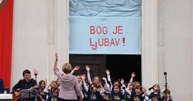 Pjesma “Pjevaj Gospodinu” pobijedila na Festivalu “Iskrice” Pjesma “Pjevaj Gospodinu” pobijedila na Festivalu “Iskrice”