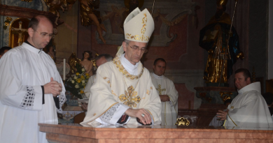 Biskup Ćurić posvetio novi oltar i ugradio relikvije Miroslava Bulešića u Slavonskom Brodu Biskup Ćurić posvetio novi oltar i ugradio relikvije Miroslava Bulešića u Slavonskom Brodu