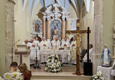 Biskup Štironja na blagdan Gospe od Anđela slavio Misu u Pazinskom franjevačkom samostanu