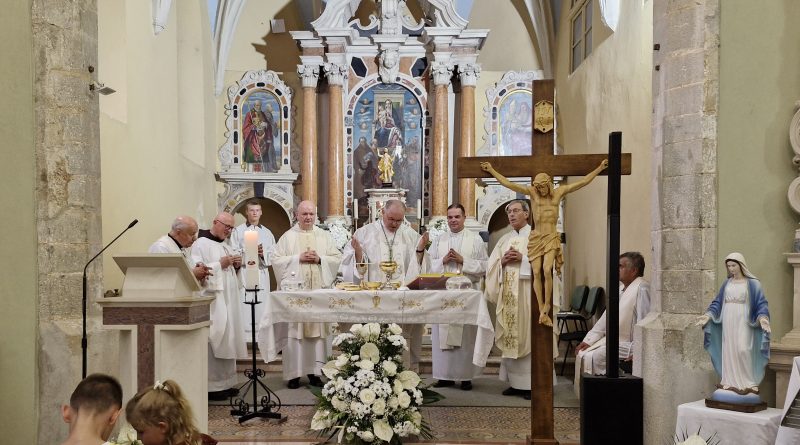 Biskup Štironja na blagdan Gospe od Anđela slavio Misu u Pazinskom franjevačkom samostanu