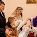 Biskup Štironja krstio šesto dijete obitelji Bartolić u Karojbi