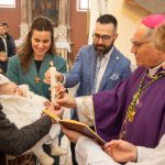 Biskup Ivan Štironja u Gračišću krstio šesto dijete u obitelji Zović