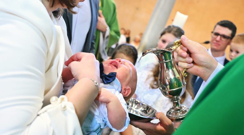 Biskup Štironja krstio u Poreču šesto dijete obitelji Beriša