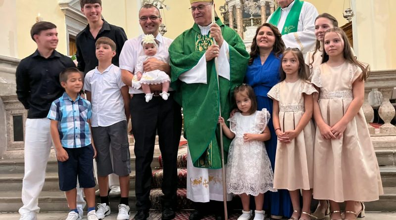 Biskup Štironja u Buzetu krstio 9. dijete obitelji Knežević